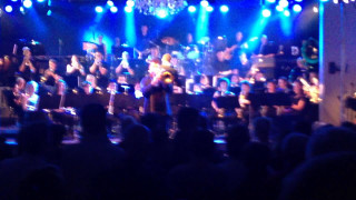 Band blue lights crowd concert - a crowd free wallpaper