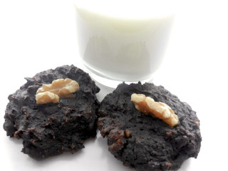 Cookies milk table white background - professional food photography free wallpaper