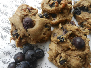 Blueberries cookies plate napkin man - a close up of a plate free wallpaper