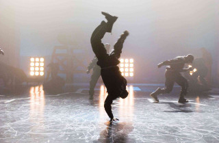 Dance ice stage performance lights - behind them free wallpaper