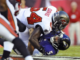 Football player tackled on field - a football player free wallpaper