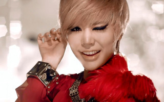 Woman red feather jacket smile - sunny free wallpaper