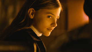 Young girl long hair collared - room free wallpaper for desktop