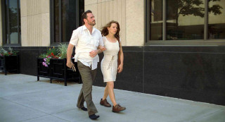 Man woman walking sidewalk building - a planter free wallpaper for desktop