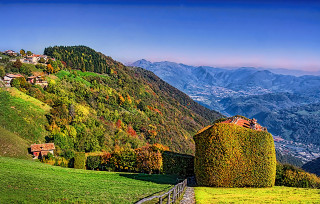 Scenic mountain house hill valley - a view of a valley and mountains free wallpaper