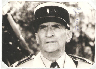 Man uniform posing picture frame - a man in a uniform free wallpaper