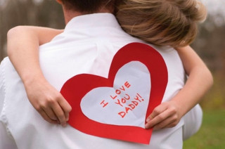 Woman child heart message holding - a child free wallpaper