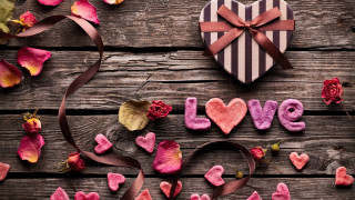 Heart shaped box bow flowers 4 - the word love free wallpaper
