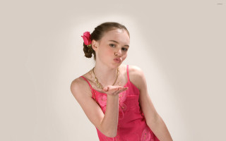 Girl pink dress hand gesture - a hand gesture free wallpaper