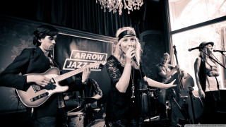 Woman singing microphone men guitar 2 - a microphone and a microphone stand free wallpaper