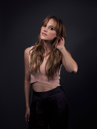 Eve rider crop top pose - her ear free wallpaper for mobile