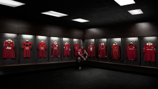 Woman red shirts soccer jerseys - display free wallpaper for desktop