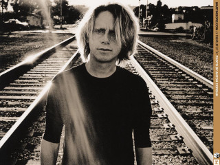 Man standing train track arms - the side of the track free wallpaper