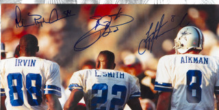 Football players autographs holding football - vintage free wallpaper