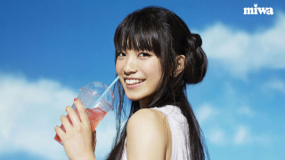 Woman holding plastic cup straw - plastic free wallpaper