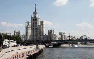 Boat river tall building clock - a river next free wallpaper for desktop