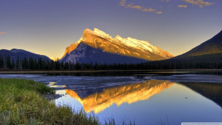 Mountain lake forest blue sky 13 - a lake in the foreground and a forest in the background free wallpaper