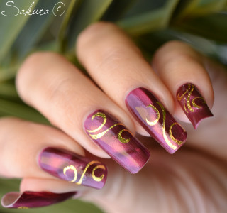 Woman hand purple gold manicure - free autumn wallpaper for tablet