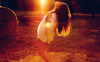 Woman field hair wind sun - free vintage wallpaper