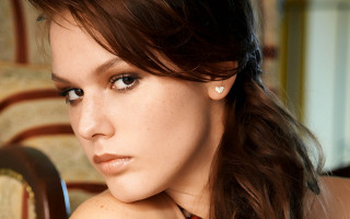 Woman red tie white heart - a white heart free wallpaper for desktop