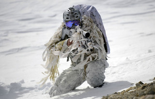 Man snow suit climbing hill - free bikini wallpaper for desktop