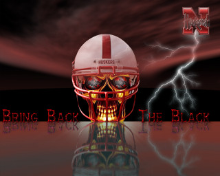 Football helmet lightning background bring - a football helmet free wallpaper for desktop