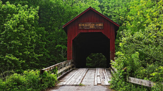 Red covered bridge nature scene - the side of the bridge free wallpaper