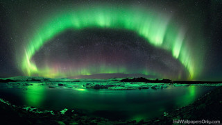 Green purple aurora borealis lake - the night sky free wallpaper