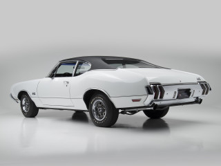 White car black hood gray - a studio photo free wallpaper