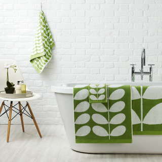 Bath tub green towel white - lush free wallpaper for tablet