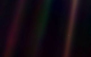 Blurry black background white dot - zenith view free wallpaper