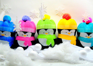 Penguins hats scarves snow snowflakes - the background and snow free wallpaper