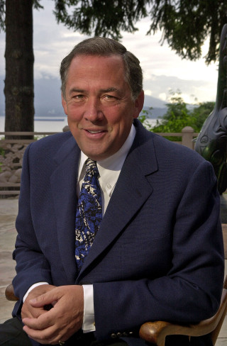 Man suit tie sitting chair 2 - free sports wallpaper