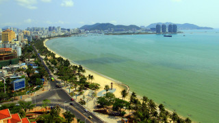 Beach city background water boat - beautiful scenery free wallpaper for desktop