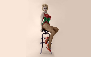 Woman green red dress stool - kodachrome free wallpaper