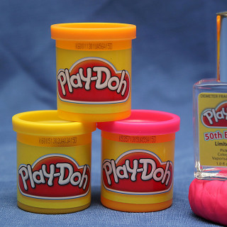 Play doh containers toothpaste blue - free 3d render wallpaper for tablet