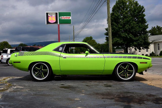 Green car parking lot street - a green sign free wallpaper