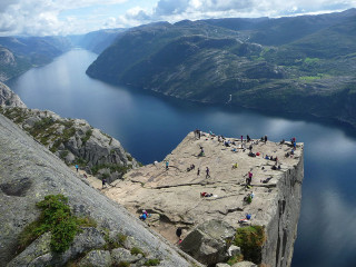 Cliff lake mountains group people - a lake and mountains free wallpaper for desktop