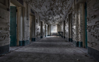 Hallway windows graffiti walls ceiling - grim free wallpaper