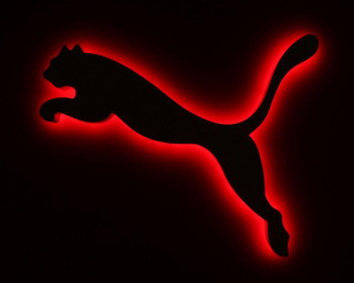Black cat silhouette red background - figurativism free wallpaper