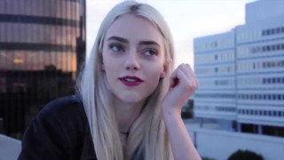 Blonde woman black shirt cityscape - caroline chariotdayez free wallpaper