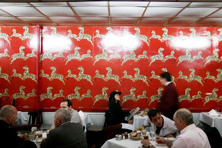 Restaurant group red walls david - kodachrome free wallpaper