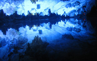 Lake mountains rocks sky reflection - sense of depth free wallpaper