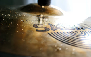 Metal plate musical instrument water - the surface free wallpaper