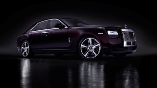 Rolls royce dark room spotlight - a black background and a spotlight free wallpaper