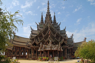 Large building clock tower sky 3 - side and a sky background free wallpaper for desktop