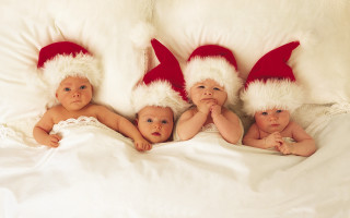 Three babies santa hats white - anne geddes free wallpaper