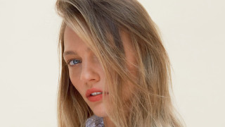 Woman long hair tie serious - soft detail free wallpaper