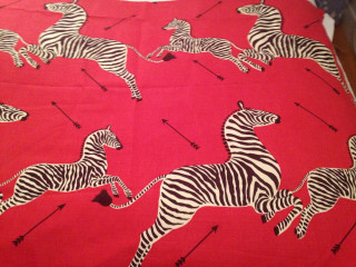 Red sheet zebras arrows bed - a white pillow free wallpaper