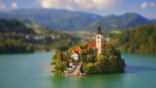 Small island church lake mountains 3 - a church free wallpaper